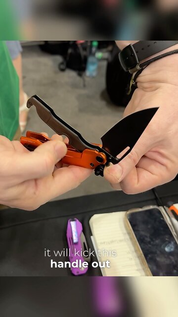 This knife BLOWS MINDS 🔥