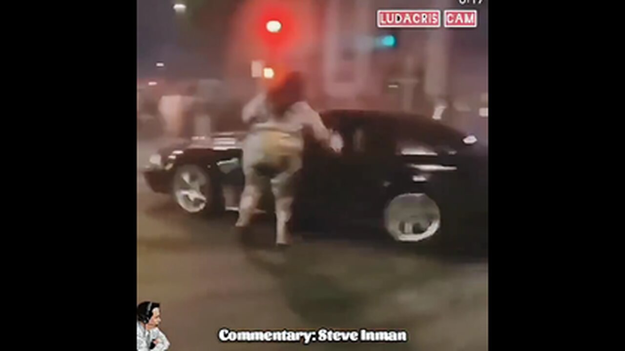 DISCOUNT LIZZO 🏎 GETS DEWEAVED❗