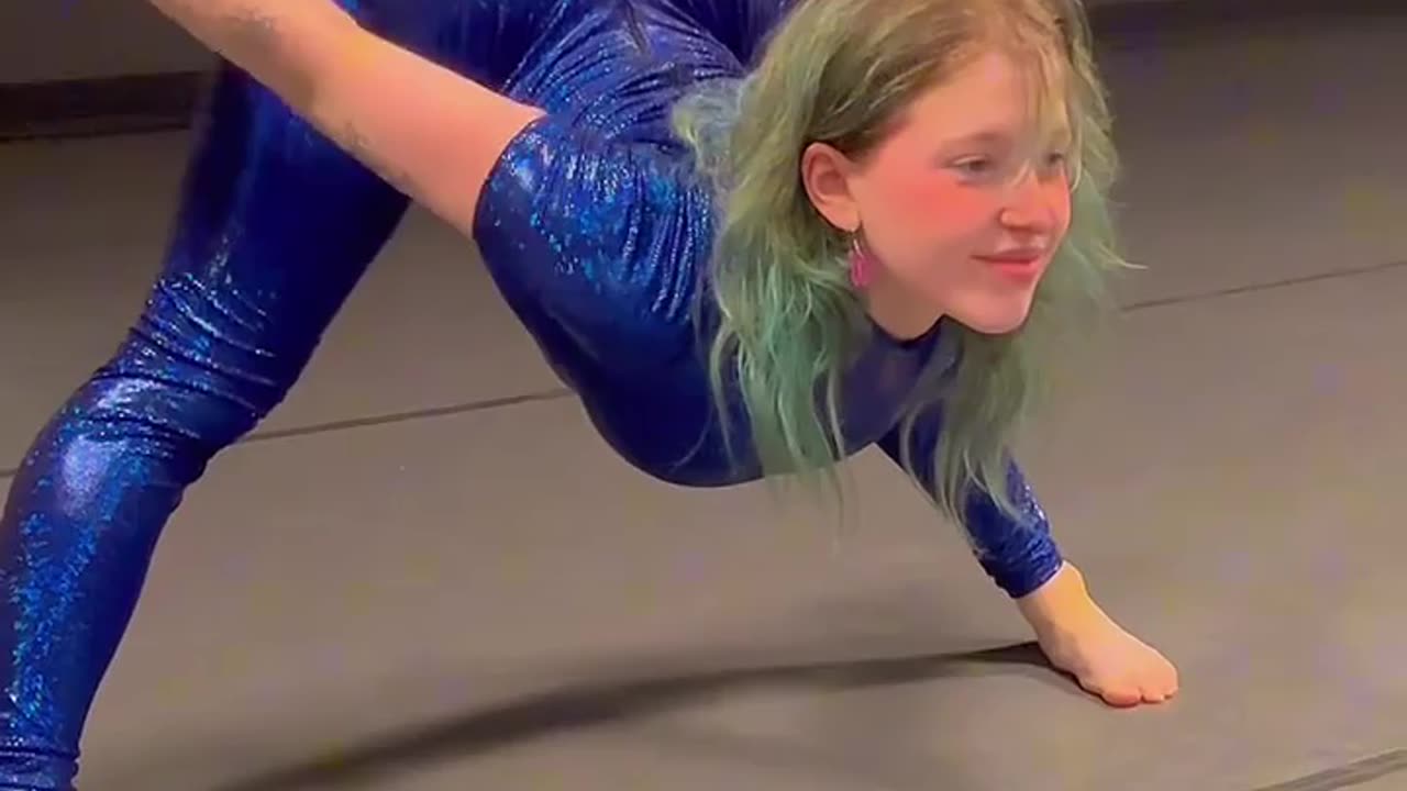 🤯✨ Contortionist Emilie Burns Bends Into Unbelievable Shapes! | FeedMyCuriosity