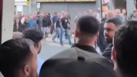 “Allah, Allah, who f*ck is Allah”, British patriots have had enough