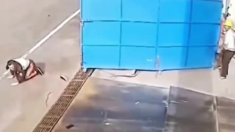 luck door automatic open