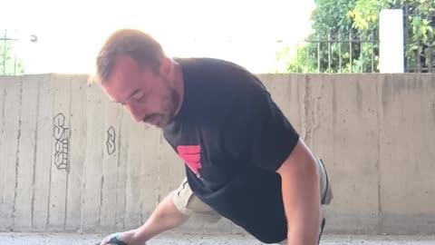 One hand push ups