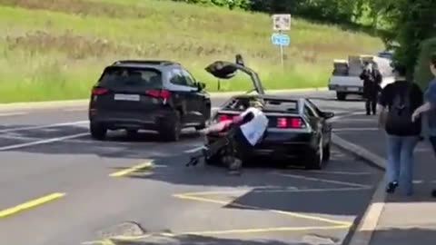 Cyclist meets Delorean
