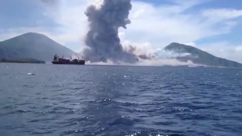 Massimo - This famous video shows Mount Tavurvur's spectacular explosion. It ...