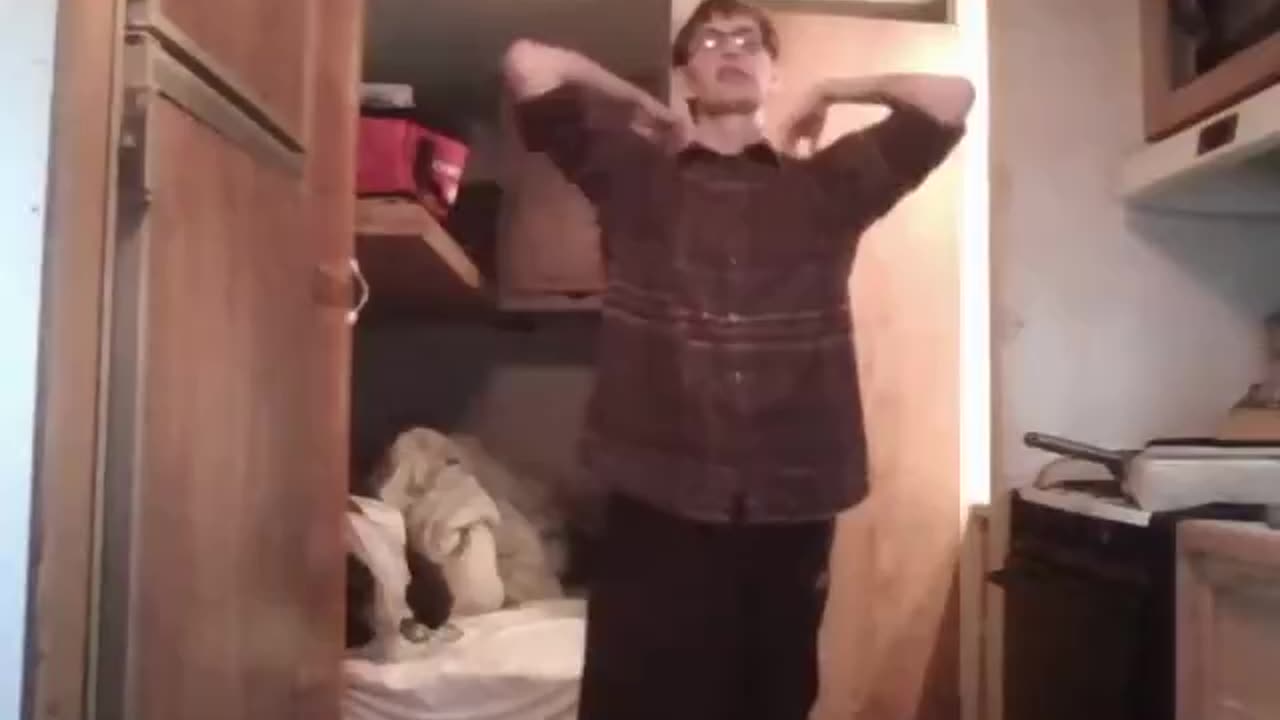 Milkmoder transitioned from twink p*rn to jerk*ng it to pregnant women