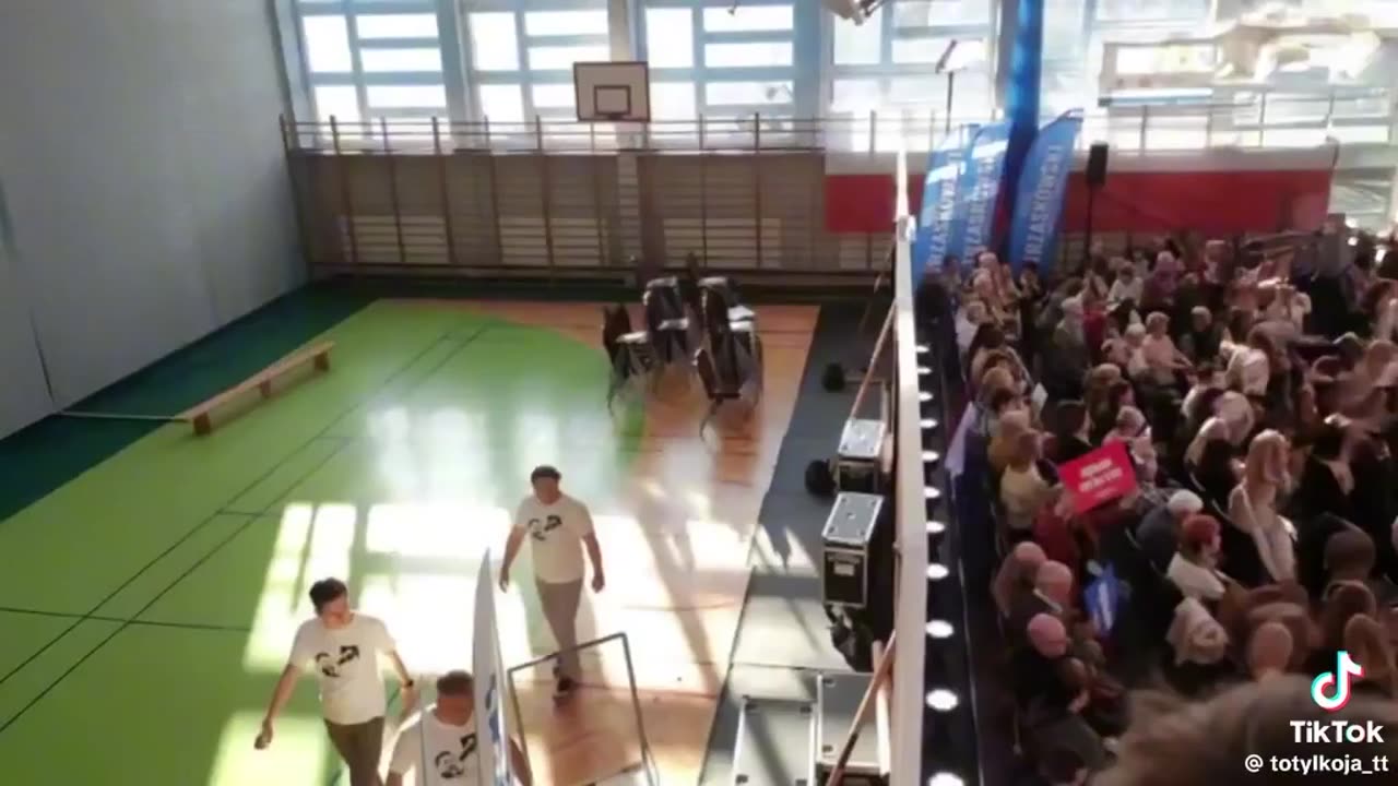 Tłumy na spotkaniach z Rafałem Trzaskowski 🤣🤣