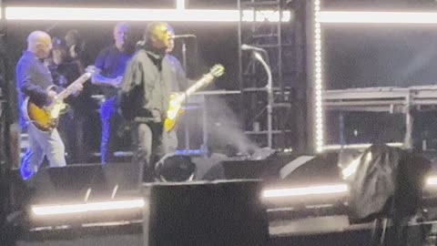 Hello - Oasis Live 25