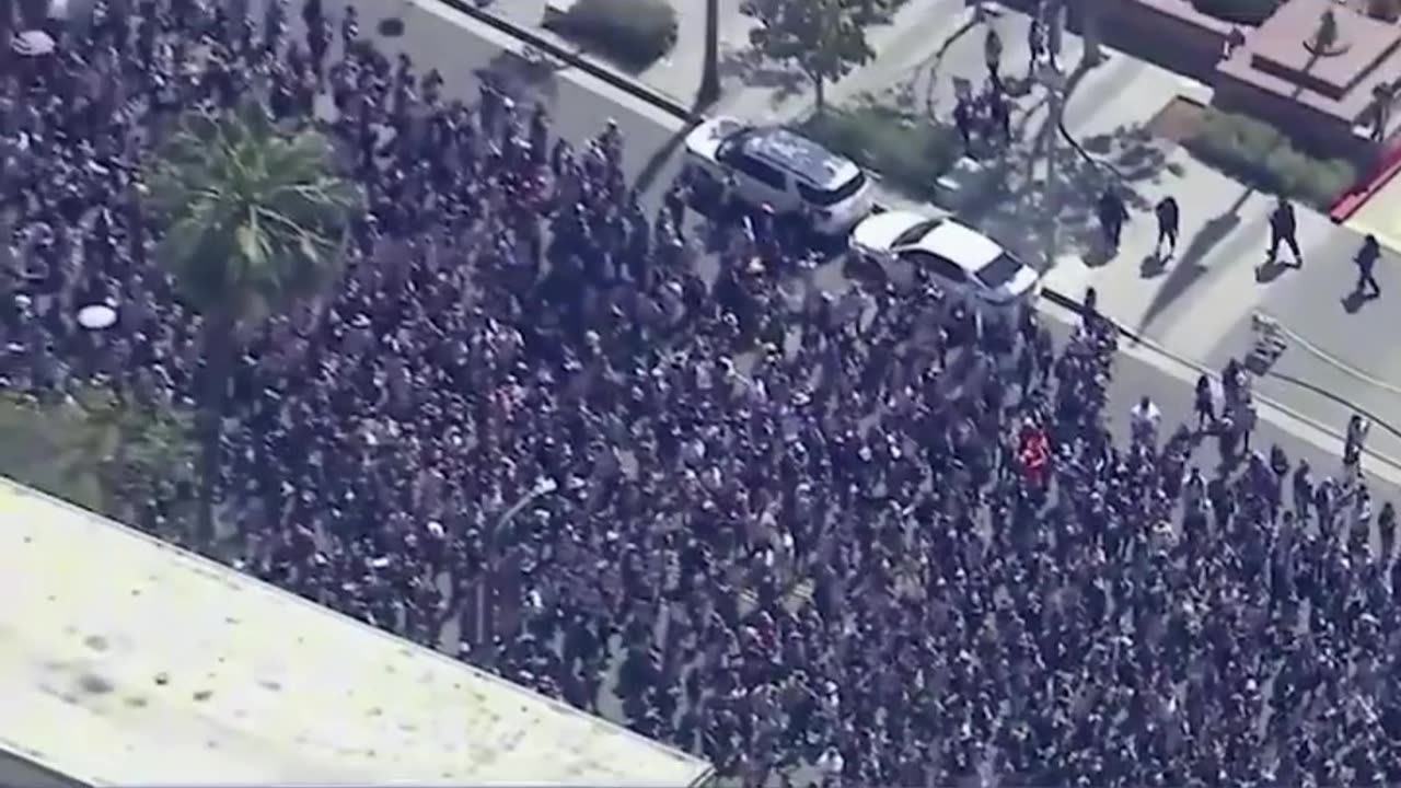 Los Angeles Collapses as 55,000 Public Workers Strike