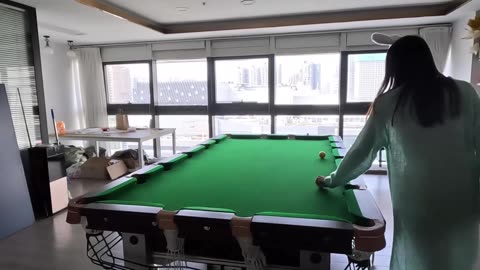 小白又来打台球啦_技术是一点点磨练出来