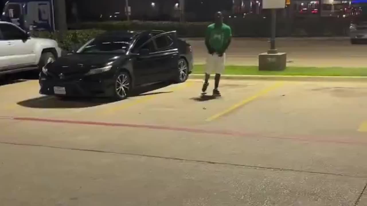 Watch 2 men try to run off after not paying prostitutes