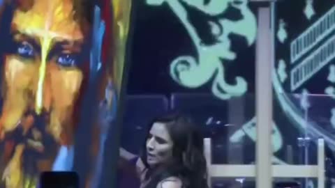 President Trump stuns America by having an Artist PAINT JESUS CHRIST at his