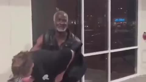 Crackhead negro trying to assault White woman over $5? IDK lol