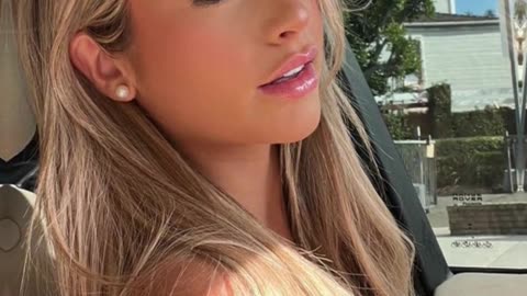 Emily Elizabeth _ American Instagram Model & YouTuber - Biography & Insights