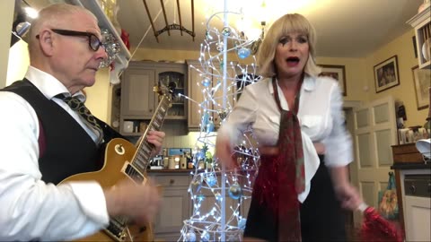 20201220 Toyah & Robert's Sunday Lunch - Schools Out [HovYmVNIhhQ]