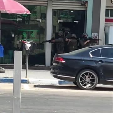 Israeli occupation forces raided a currency exchange shop in the center of Ramallah