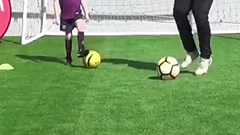 Trending: Teaching a 5 year old soccer player some beginner easy soccer skills #