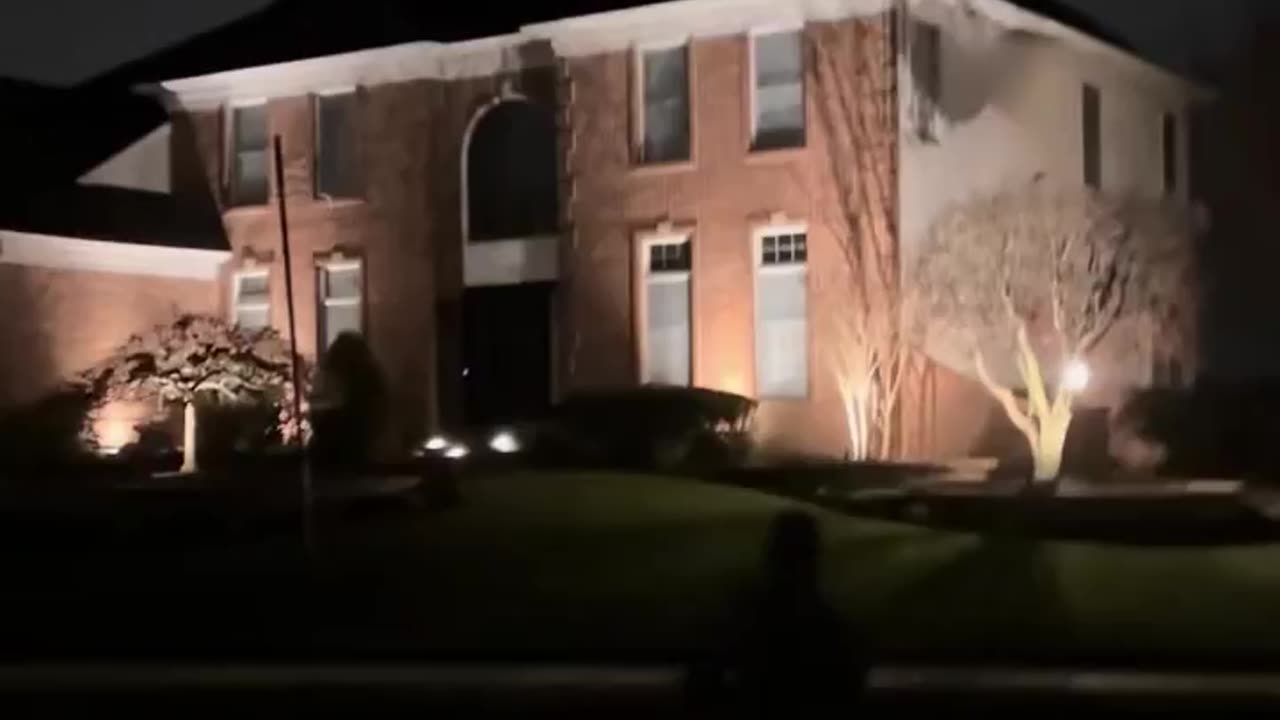 Philadelphia Eagle fans throw eggs at offensive coordinator Kevin Patullo's home