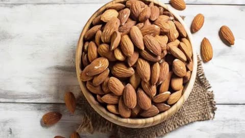 गर्मियों में बादाम खाने के फायदे #short #health #viarl #trending