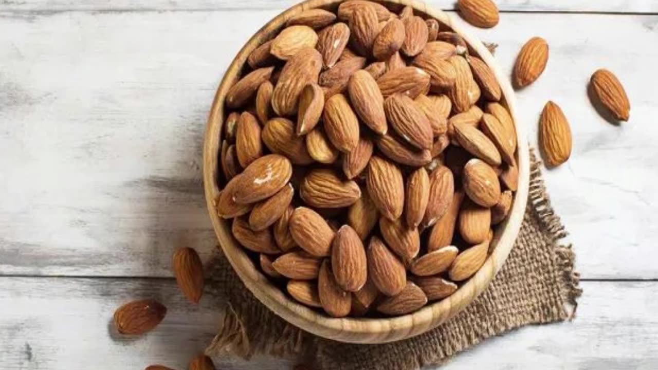 गर्मियों में बादाम खाने के फायदे #short #health #viarl #trending