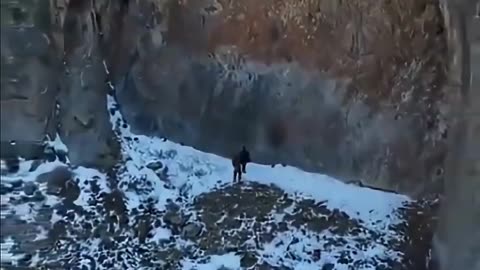 ★ Incroyable Des explorateurs ont trouvé une PORTE GÉANTE au Kazakhstan !
