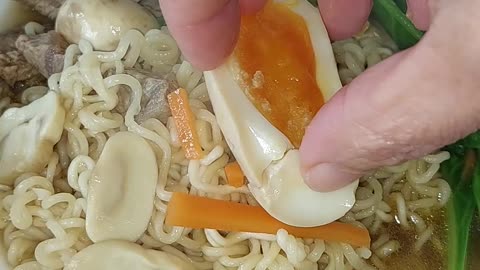 Ian Fujimoto "Wife me Up" Beef Ramen Noodles. #cooking #recipe #3eggs #lunchIdeas #comfortfood