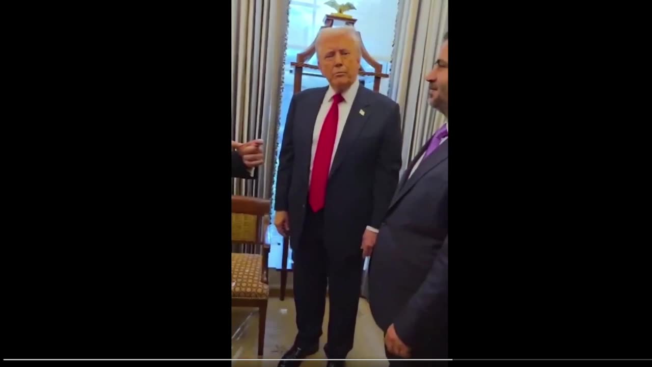 🚨Tổng thống Trump MỘT LẦN NỮA cho thấy ông là vị tổng thống hà i hước nhất