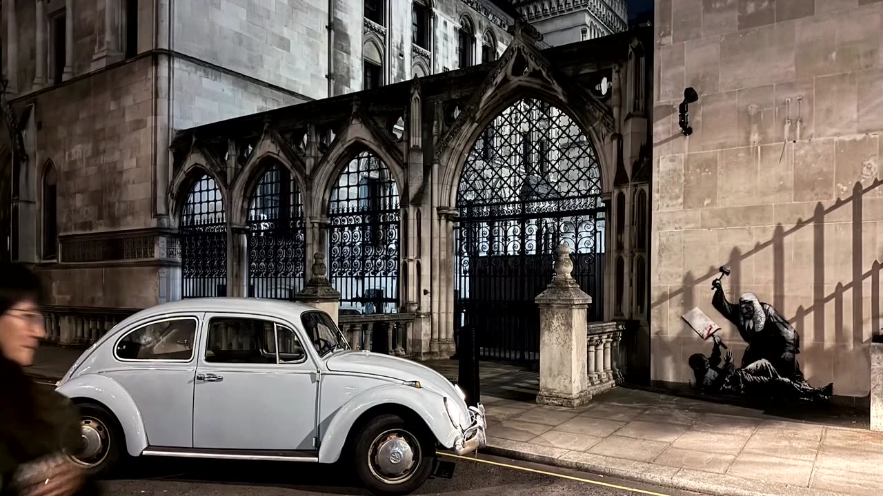 New Banksy mural appears on London High Court wall