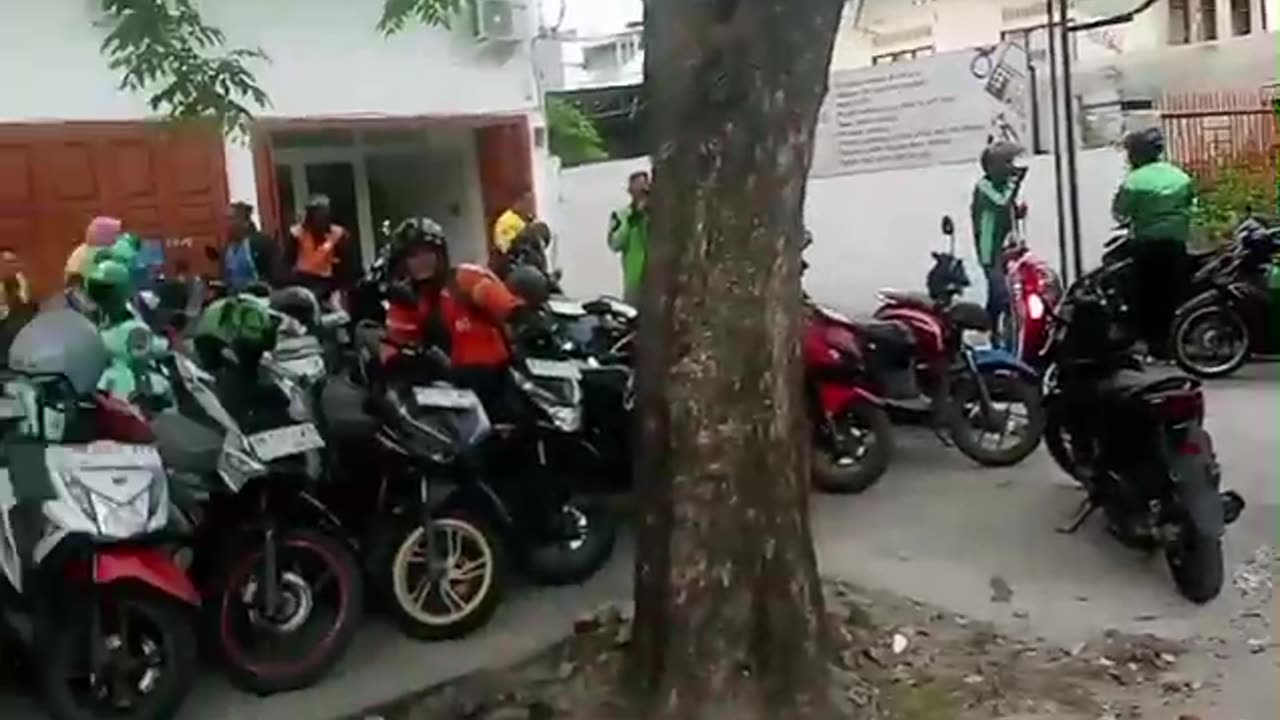 Driver Overload! Packed Waiting Area for Online Orders