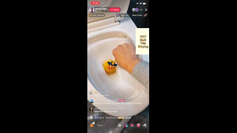 Let’s make toilet seats great again he says 👀 🤣