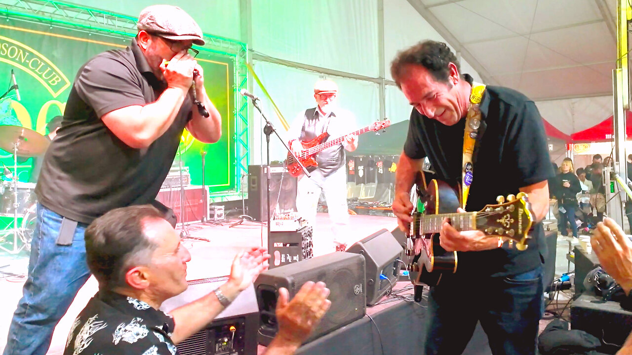š„ Guitarist Goes Wild & Jumps Off Stage! šø Rock ānā Roll Spirit