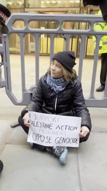 Greta Thunberg was arrested in London for protesting in support of Palestine