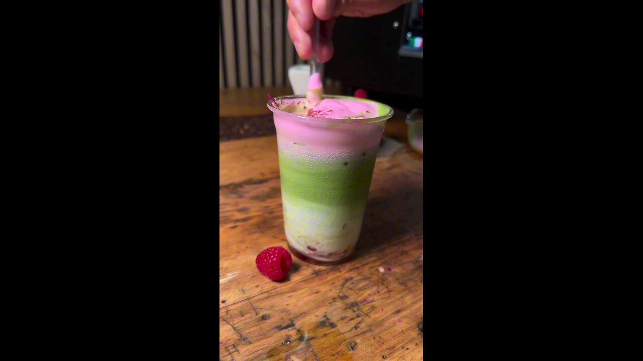 Stawberry Matcha Drink