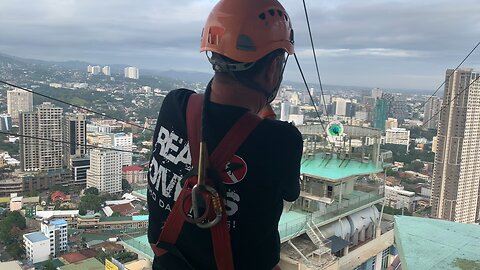 Ziplining Between Two Skyscrapers in Cebu City, Philippines! 🇵🇭💥