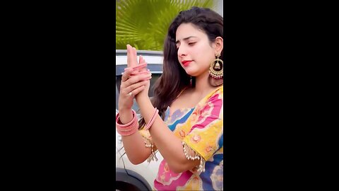 chudiyan kaisi lag rahi hai bataiye