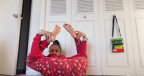 Imanii Bends - How I spend Christmas Day Yoga | Day 25 😍 