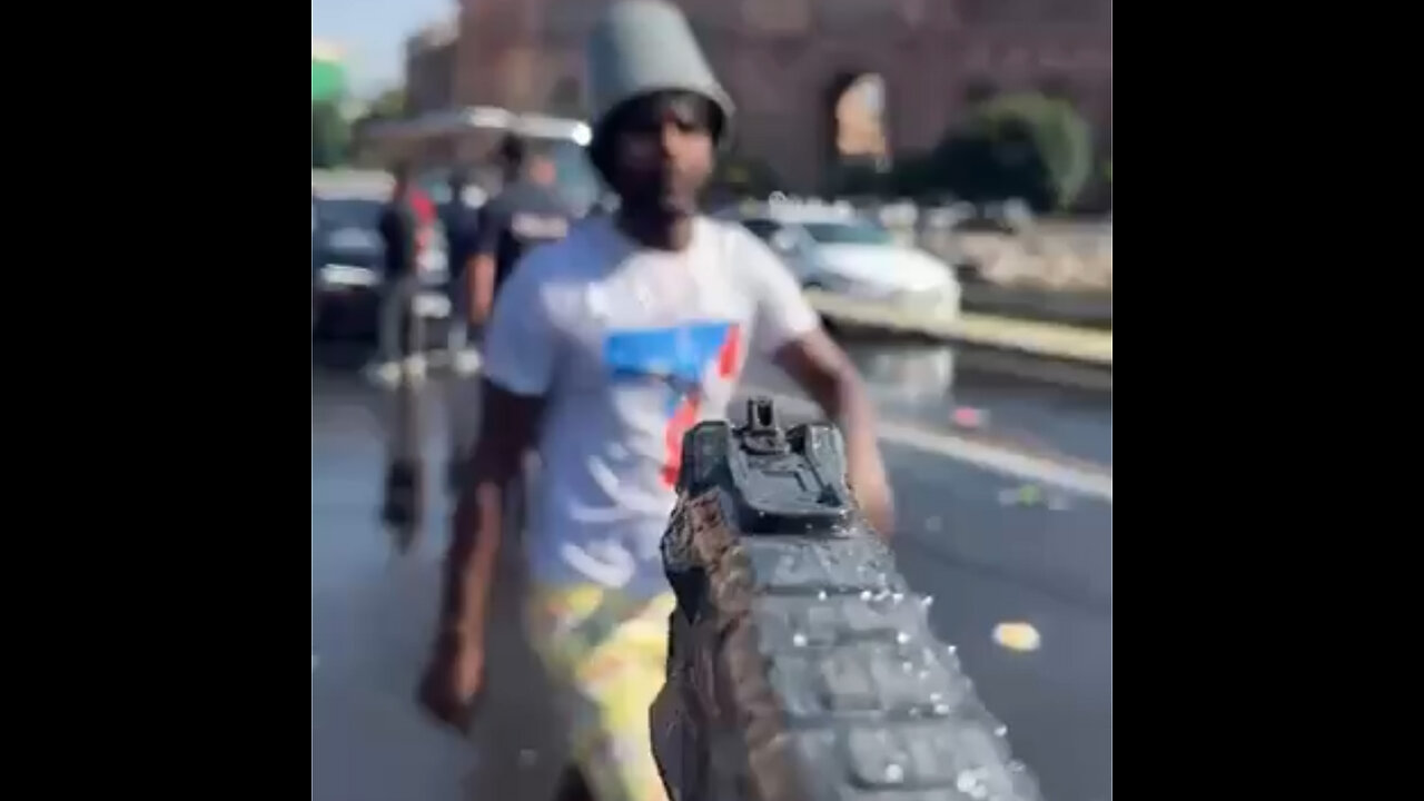 ¡Fiesta que permite echarle agua a la Policía!