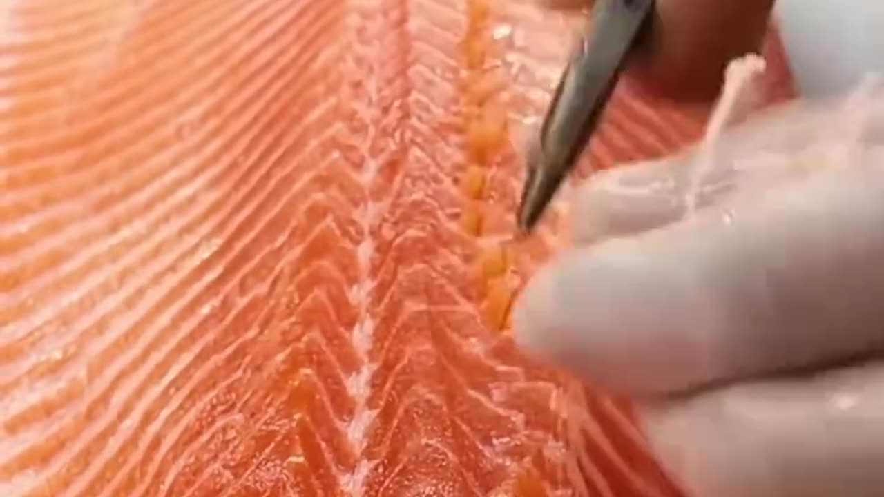 "🐟 Satisfying Salmon Deboning – Clean & Easy! 🔪✨"