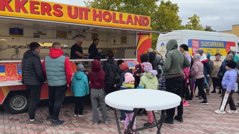 🍟🌈 Ukraine War | Soldiers Enjoy Fries, Community Feeds Them | RCF