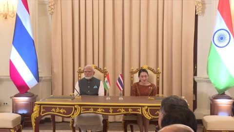 PM Narendra Modi and PM Shinawatra at the joint press meet in Bangkok, Thailand