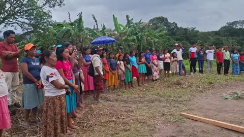 Brazil: Pastor Marcos and Ingaricos praying over church construction