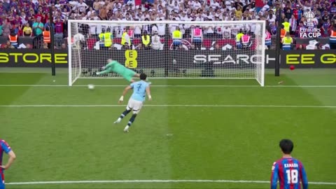 The moment Dean Henderson SAVED Omar Marmoush's penalty! 🧤