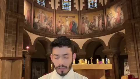 🚨 Le tiktokeur musulman FobusTikTok se filme en train de réciter le Coran dans l’église ...