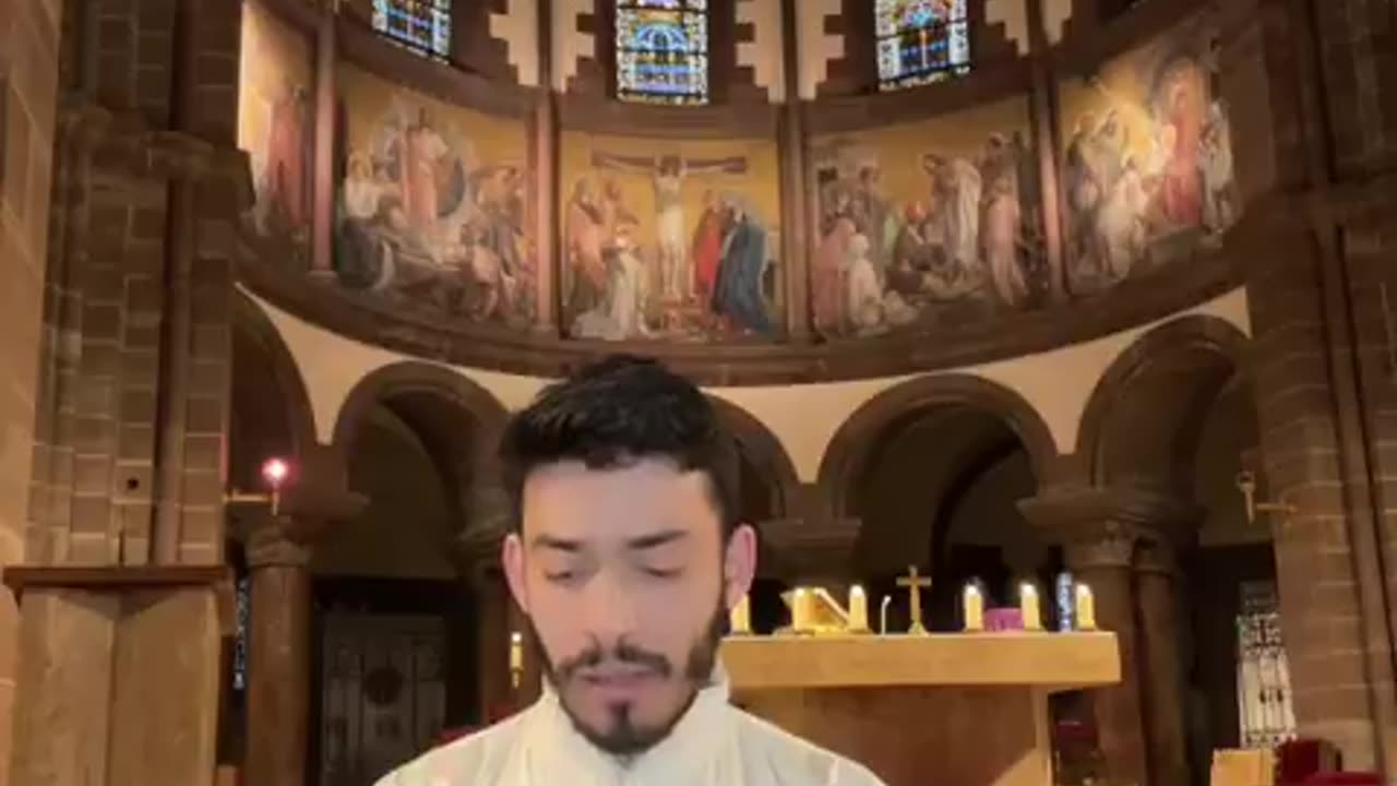 🚨 Le tiktokeur musulman FobusTikTok se filme en train de réciter le Coran dans l’église ...