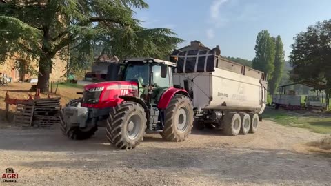GIRL & TRACTOR | AGNES and CORN SILAGE in ITALY