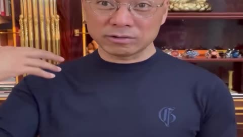 20220718文贵先生GETTR¹： #七哥旧伤：七哥在清风看守所肺部被打，右膝骨被打断；2003年被双归，被往肺里吸塑料袋里头发，激动毛细孔出血。