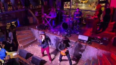 NASHVILLE TN LIVE BROADWAY STREET / PEOPLE WATCHING / BANDS WATCHING / BARS