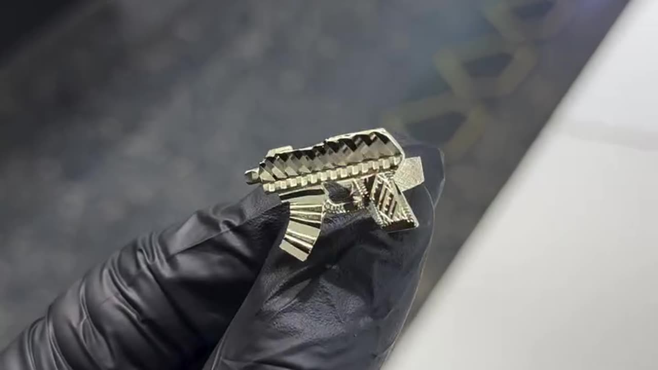 10K Gold 3.6 Grams Classic Uzi Ring