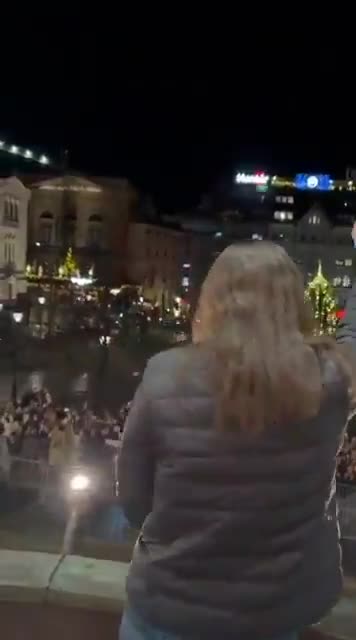María Corina Machado comes out to support and cheers in Oslo, Norway following