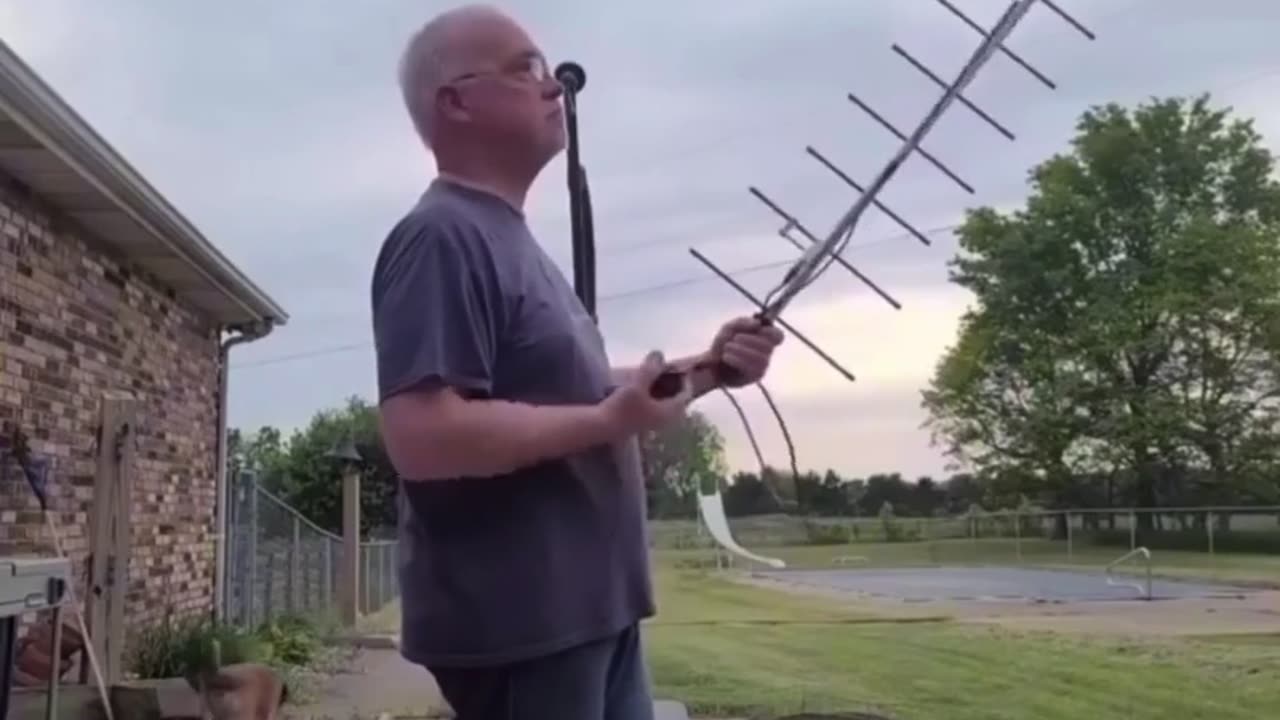 🧠🌌 Grandpa Contacts Astronaut on ISS Using Ham Radio! | FeedMyCuriosity