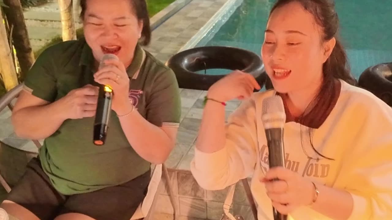 Laos Night Life: Singing Until Sunrise!🌞